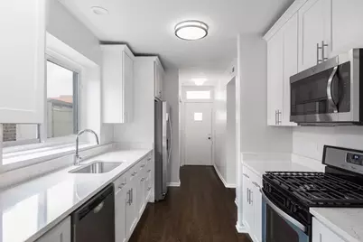 2720 W Winnemac Avenue #2, Chicago, IL 60625 - Photo 6