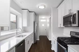 2720 W Winnemac Ave, Chicago, IL 60625 - Photo 6