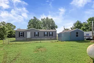 1257 Cedar Creek Dr, Centralia, IL 62801 - Photo 2