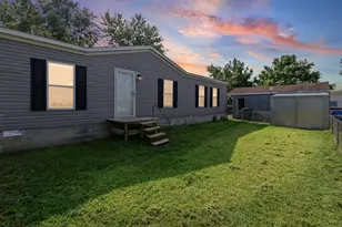 1257 Cedar Creek Dr, Centralia, IL 62801 - Photo 4