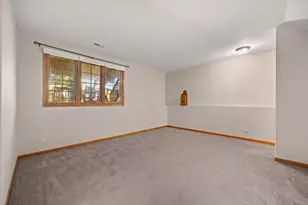 955 Ascot Dr, Elgin, IL 60123 - Photo 18