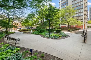 1460 N Sandburg Terrace, Chicago, IL 60610 - Photo 18