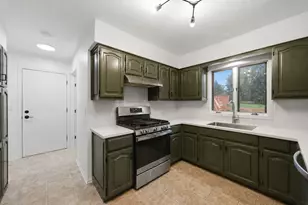 518 Meadow Ct, Winthrop Harbor, IL 60096 - Photo 6