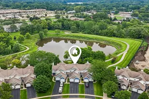 621 Woodhaven Dr, Mundelein, IL 60060 - Photo 1