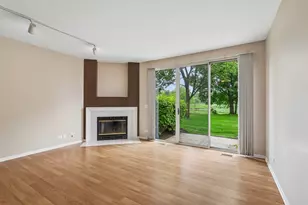 621 Woodhaven Dr, Mundelein, IL 60060 - Photo 10