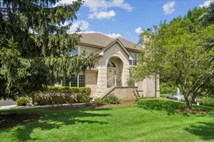 30 Beaconsfield Ct, Lincolnshire, IL 60069 - Photo 1