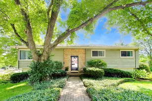 115 Kainer Ave, Barrington, IL 60010 - Photo 1