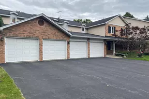 978 Benedetti Dr, Naperville, IL 60563 - Photo 1