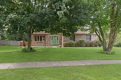 400 Cross Arm Drive, Grayslake, IL 60030 - Photo 4
