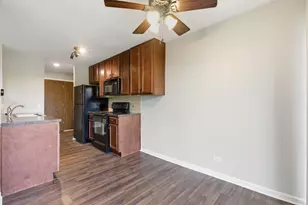 6000 Oakwood Dr, Lisle, IL 60532 - Photo 6