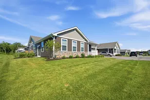 1133 Williamsburg St, Pingree Grove, IL 60140 - Photo 2