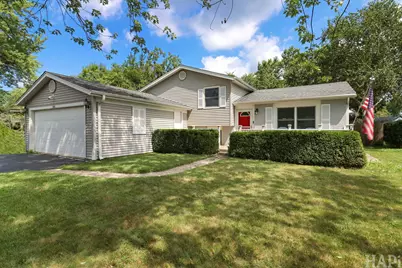 385 Northgate Road, Lindenhurst, IL 60046 - Photo 1