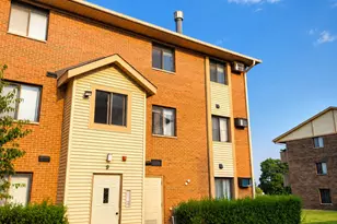 9 Cedar Ct, Vernon Hills, IL 60061 - Photo 2