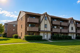 9 Cedar Ct, Vernon Hills, IL 60061 - Photo 1