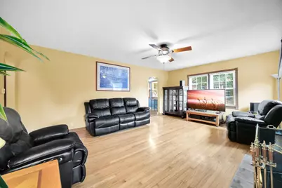 517 E Grand Lake Boulevard, West Chicago, IL 60185 - Photo 4