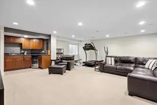 2446 Abbey Dr, Darien, IL 60561 - Photo 16