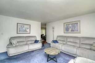 736 Cynthia Ln, Glendale Heights, IL 60139 - Photo 4
