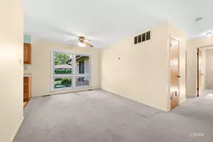 231 Clearmont Dr, Elk Grove Village, IL 60007 - Photo 6