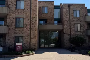 1919 Prairie Square, Schaumburg, IL 60193 - Photo 1