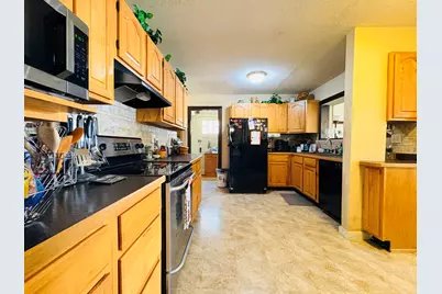 901 Parkview Avenue, Rockford, IL 61107 - Photo 12