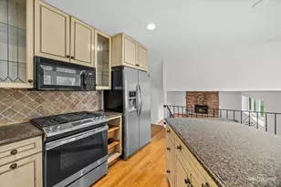 1333 Briarwood Dr, Naperville, IL 60540 - Photo 8