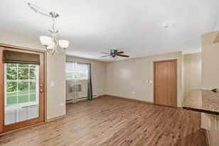 1524 W Sand Bar Ct, Round Lake, IL 60073 - Photo 4