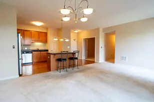 77 N Quentin Rd, Palatine, IL 60067 - Photo 4