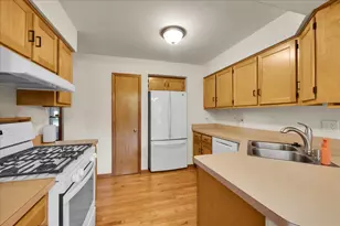 446 S Wenbriar Square, Addison, IL 60101 - Photo 14