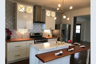 301 E Locust Street, Bloomington, IL 61701 - Photo 2