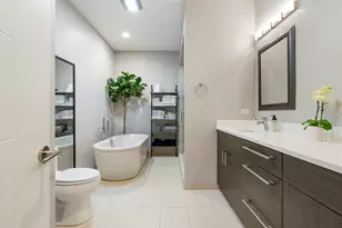1536 W Walton St, Chicago, IL 60642 - Photo 14