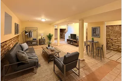 1527 E 66th Place, Chicago, IL 60637 - Photo 4