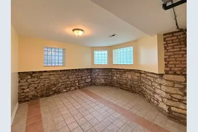 1527 E 66th Place, Chicago, IL 60637 - Photo 22