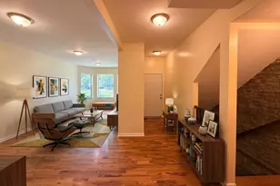 1527 E 66th Pl, Chicago, IL 60637 - Photo 2