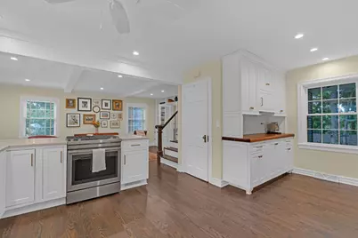 834 Forest Avenue, Elgin, IL 60120 - Photo 2