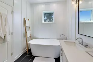 1927 W Irving Park Rd, Chicago, IL 60613 - Photo 16