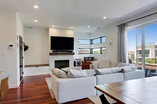 1927 W Irving Park Rd, Chicago, IL 60613 - Photo 2