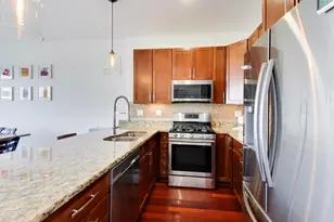 1927 W Irving Park Rd, Chicago, IL 60613 - Photo 10