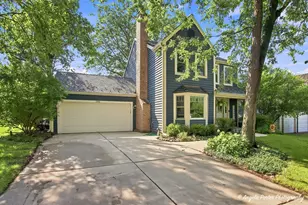 292 Mayflower Ct, Gurnee, IL 60031 - Photo 2