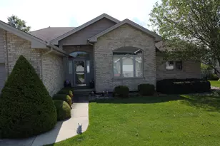 830 Coyote Trail, Manteno, IL 60950 - Photo 2