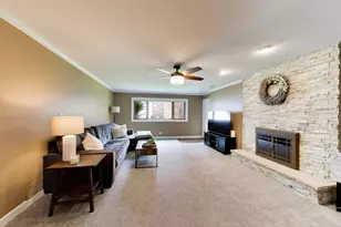 2147 Green Valley Rd, Darien, IL 60561 - Photo 14