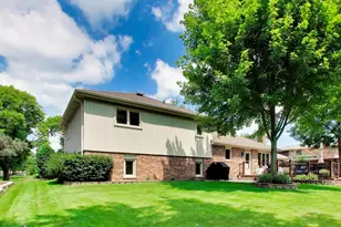 2147 Green Valley Rd, Darien, IL 60561 - Photo 24
