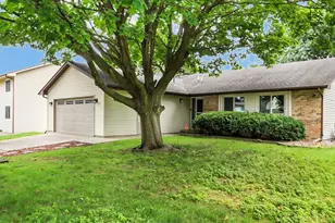 2615 Clayton Blvd, Champaign, IL 61822 - Photo 2