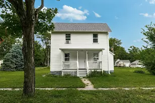 307 S Hickory St, Wenona, IL 61377 - Photo 2