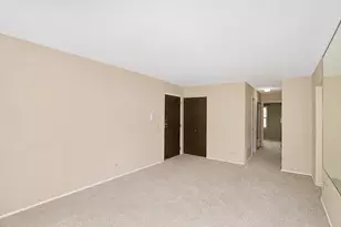 275 Kings Mill Ct, Schaumburg, IL 60193 - Photo 4