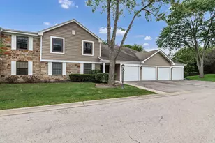 275 Kings Mill Ct, Schaumburg, IL 60193 - Photo 1