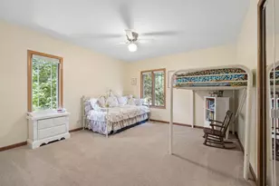 11S634 McGrath Ln, Naperville, IL 60564 - Photo 18