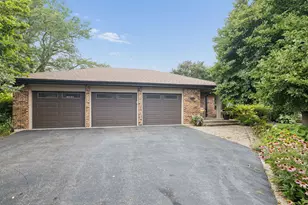 11S634 McGrath Ln, Naperville, IL 60564 - Photo 2