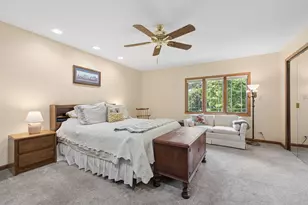 11S634 McGrath Ln, Naperville, IL 60564 - Photo 14