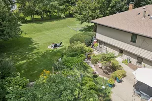 11S634 McGrath Ln, Naperville, IL 60564 - Photo 24