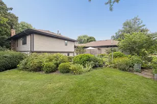 11S634 McGrath Ln, Naperville, IL 60564 - Photo 30